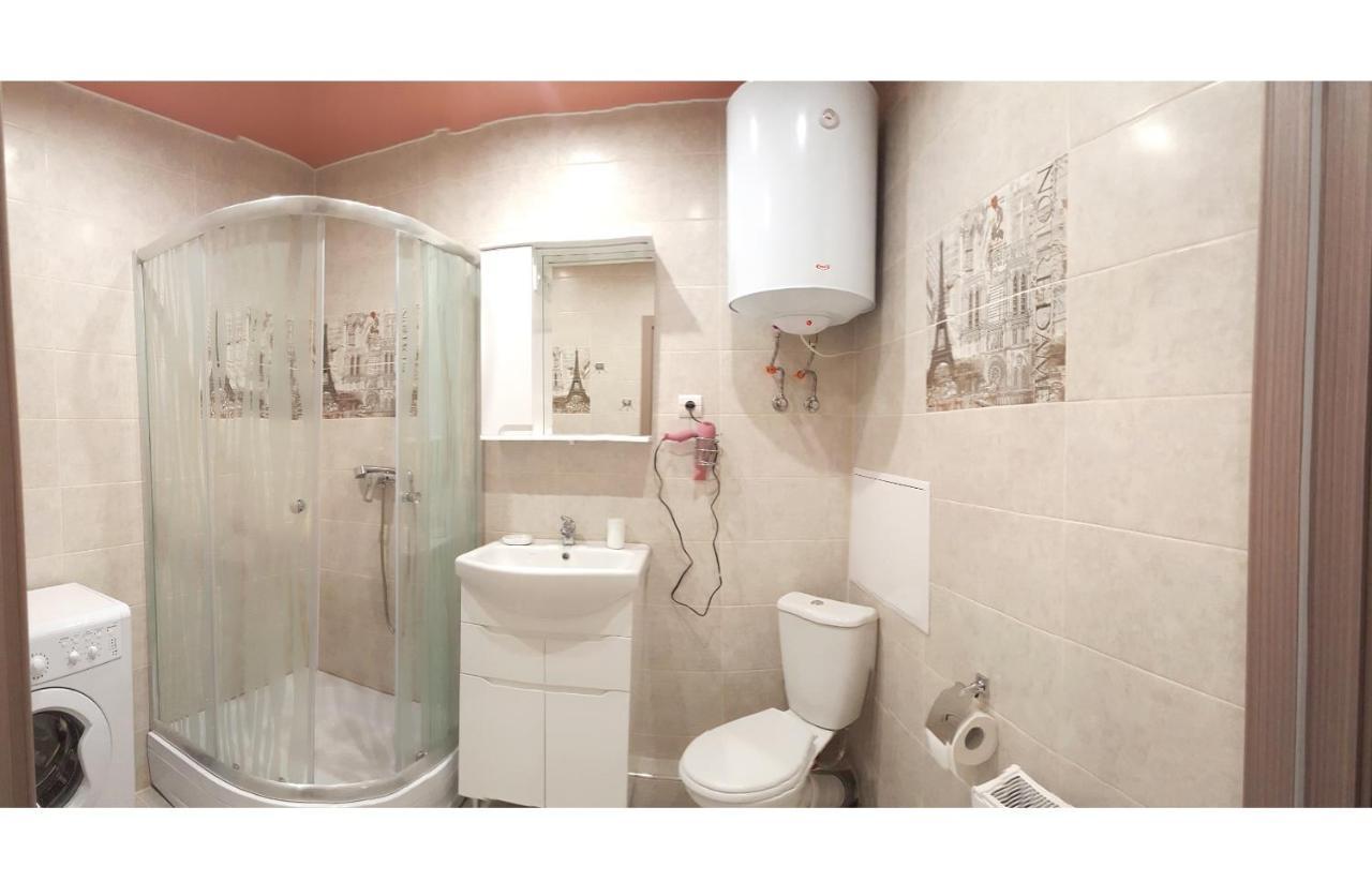 Apartment Near Metro Pozniaky Киев Экстерьер фото